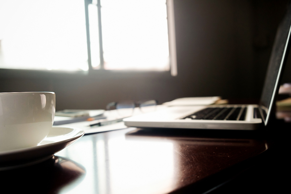 A professional close-up photo of a modern laptop on a workspace desk, introducing the structural comparison of vertical vs. horizontal SaaS models.